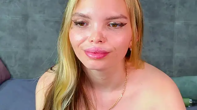 Curvy_Dynamite_ webcam