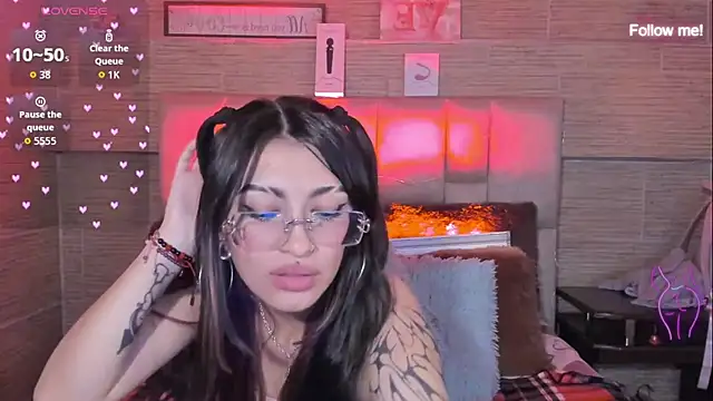 mia_devine_ webcam