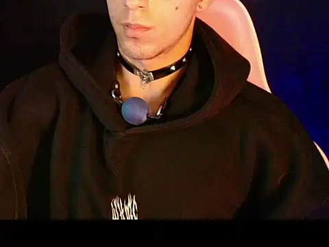 dark_men1 webcam