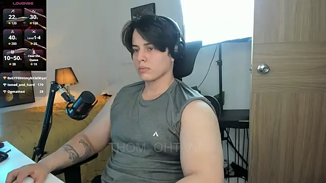 Thom_Ohtani live cam on StripChat