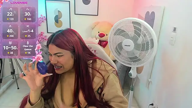 Charlotte_stoone live cam on StripChat