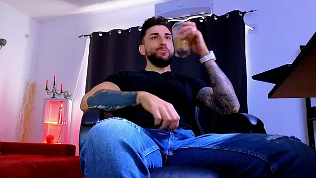 MightyAaron66 webcam