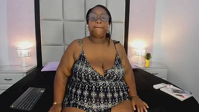 TreisyVixen webcam