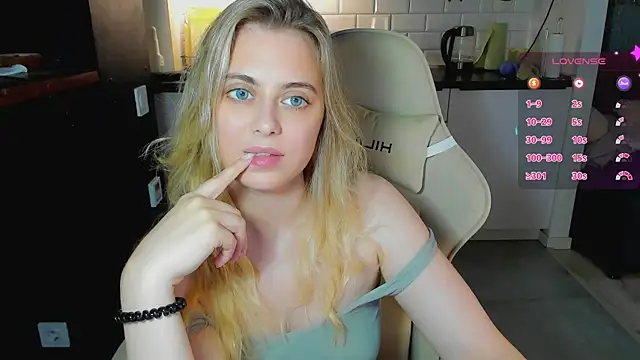 blonde_kellyy webcam