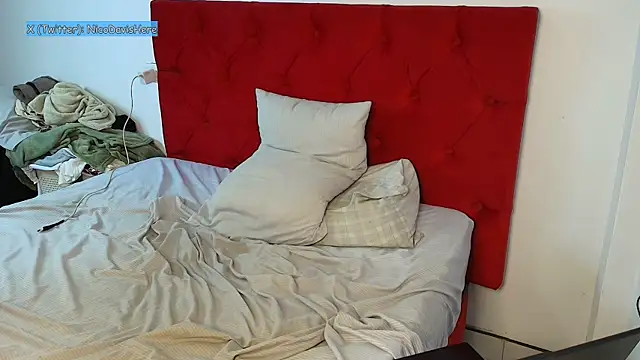 NicoDavisOfficial webcam