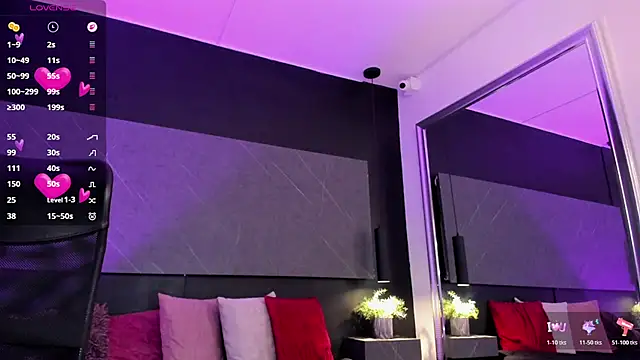 SaraaMills webcam