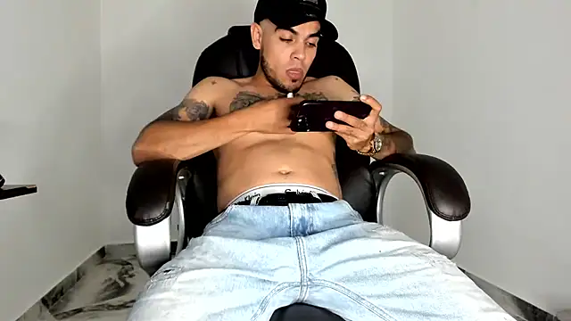 mikee_scooth webcam