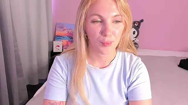 Fluffy_Monica webcam