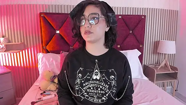 Kiri_Velvet webcam