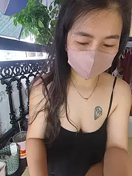 lyna_bl live cam on StripChat