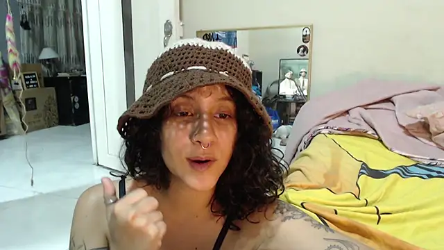 AlinaWoolf_ webcam