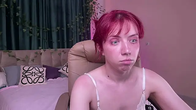 Love_is_Lola webcam