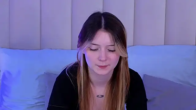 AlyssFrost webcam
