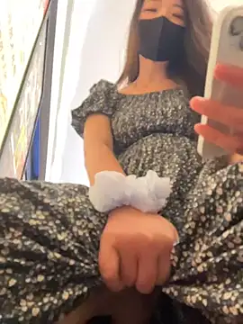 xiaoxiaocheng678 (F milf) - 勾引路人小哥哥摸胸！