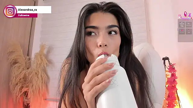 Alexandra_ra webcam
