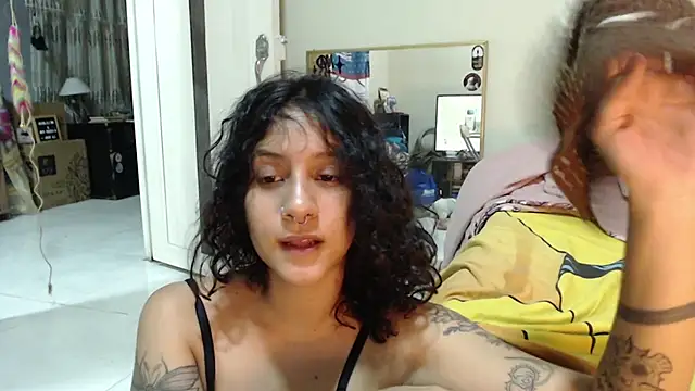 AlinaWoolf_ webcam