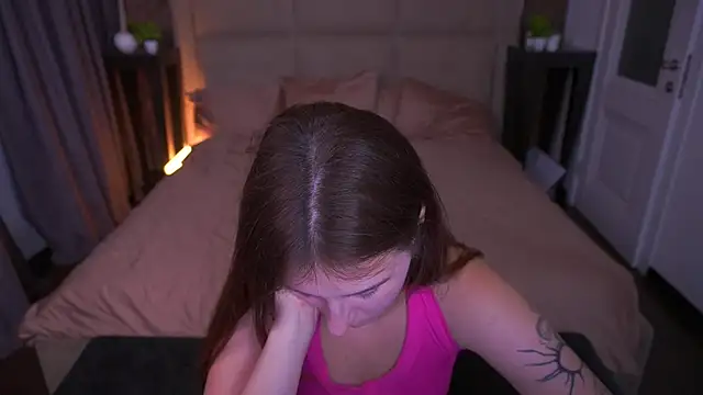 VikVikLove webcam