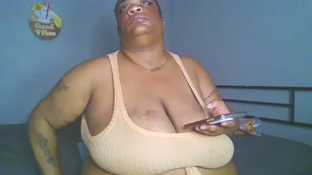 NaughtyHottieBBW live cam on StripChat