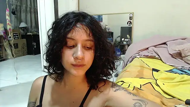 AlinaWoolf_ webcam