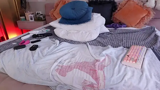 JullyBlair webcam