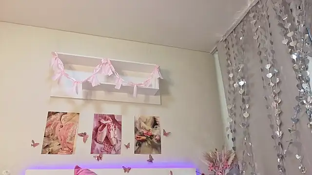 Milly_Lane webcam