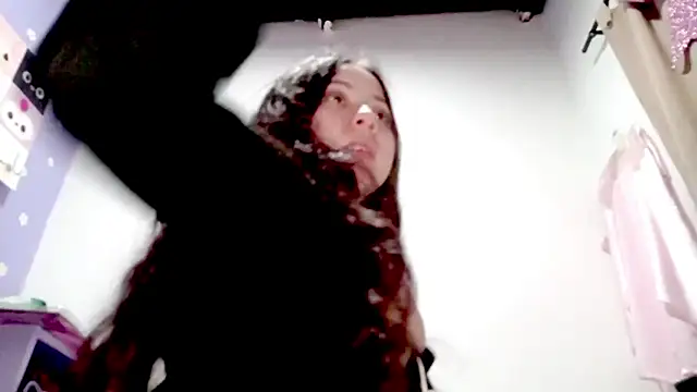 PetiteIvoryQueen19 webcam