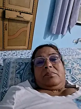 Priya-696 webcam
