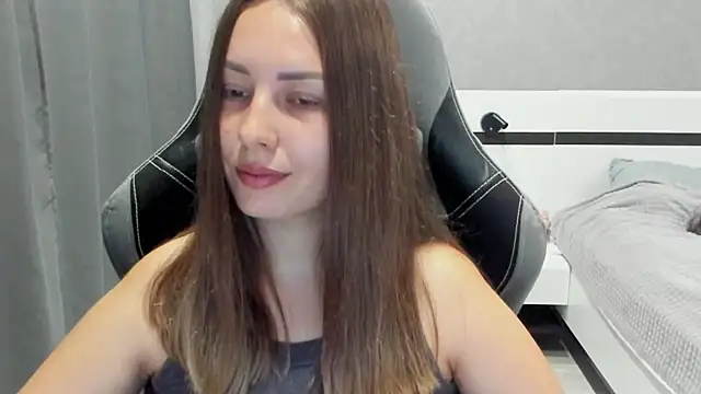 Mia_shy1 webcam