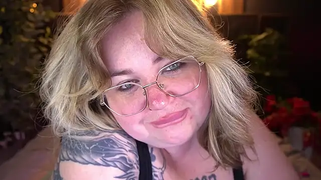 ZaraReignn webcam