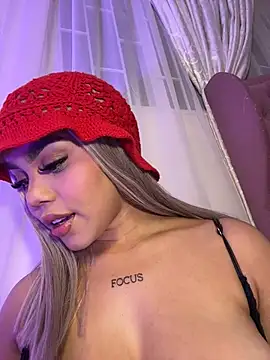 Tyra_malkovaa webcam
