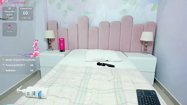 Miabloom19_ webcam