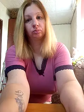 BustyBlond webcam