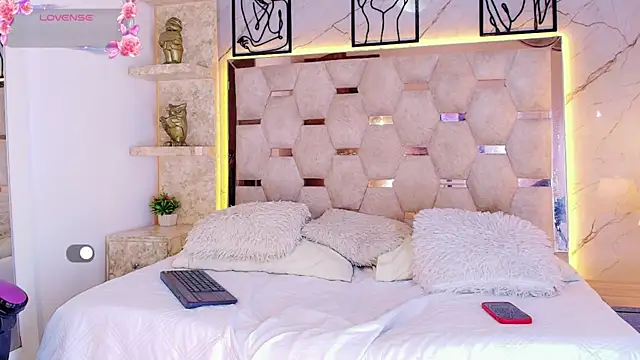Nina_Strauss webcam