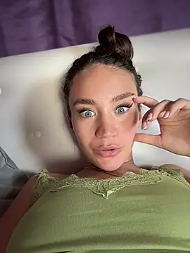 QuietNicole webcam