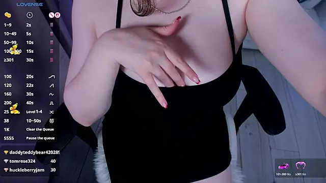Elisabeth_Binder live cam on StripChat