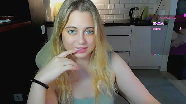 blonde_kellyy webcam