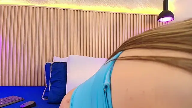 big_tits_in_your_face webcam