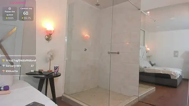 Sky_Collins_ webcam