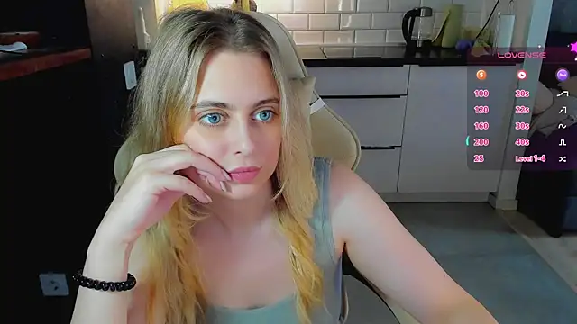blonde_kellyy webcam