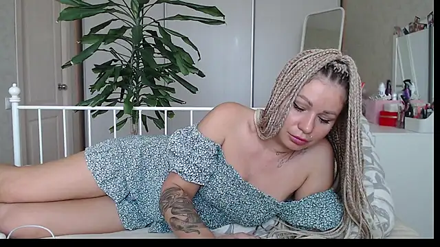 ShyEvaa webcam