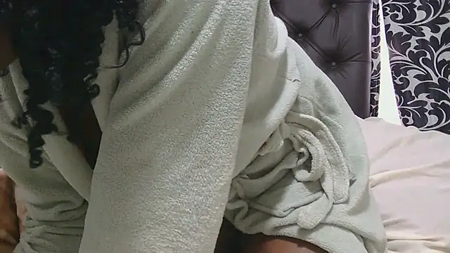 sluttylaura21 webcam