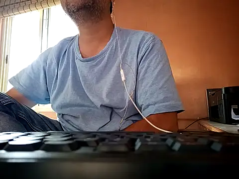 genuine_banana live cam on StripChat