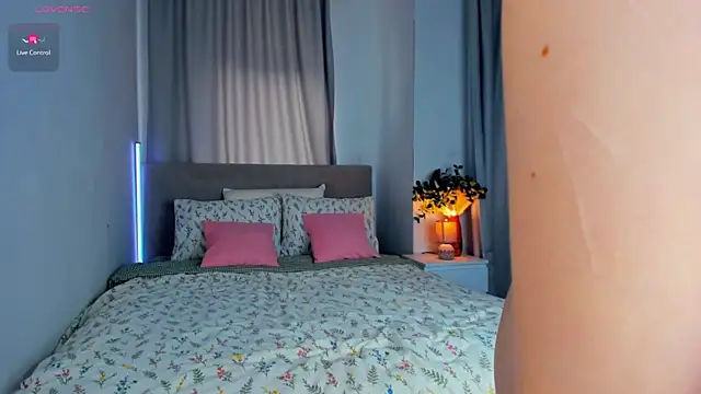 mae_barbiee webcam
