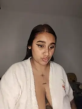 Mia_skyy18 webcam