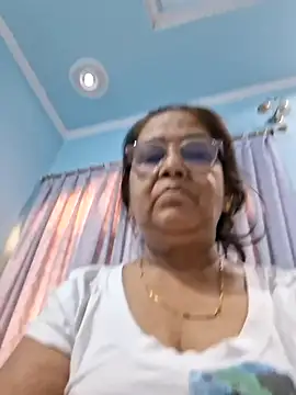 Priya-696 webcam