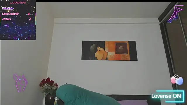 GoldenLunaa webcam