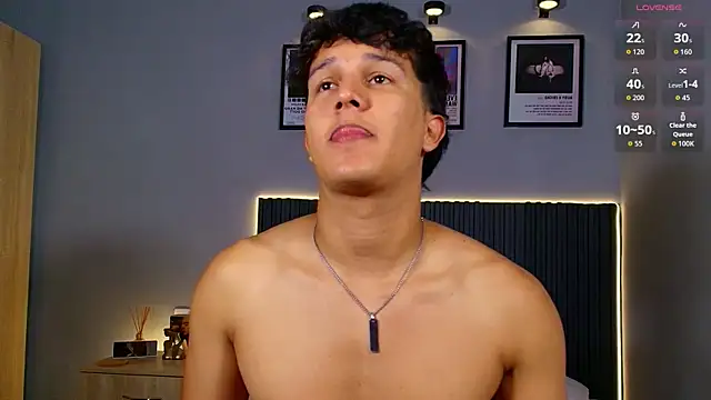 Leo_Savage_ webcam