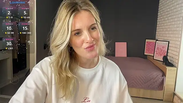 I_D_A live cam on StripChat