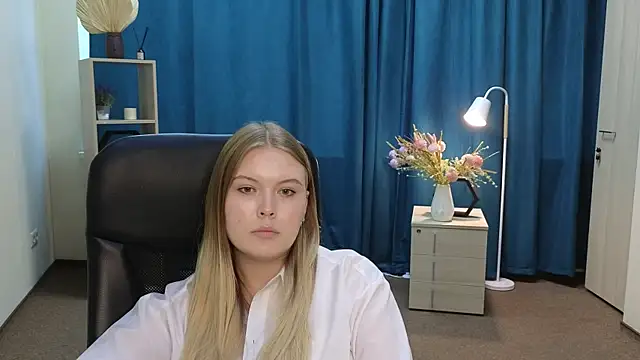 HortensiaHall live cam on StripChat