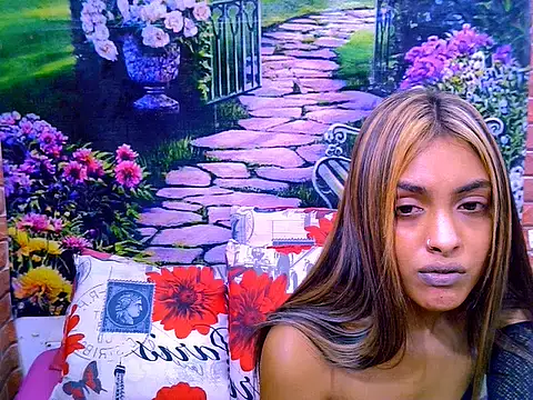 IndianPretty14u2Luv webcam